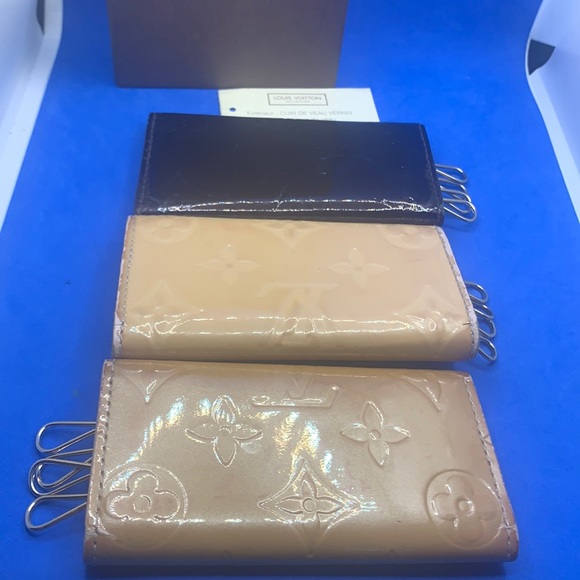 🤎 🤎 🤎 3 Louis Vuitton Monogram signature design LV Logo 4 key holder - Picture 2 of 7